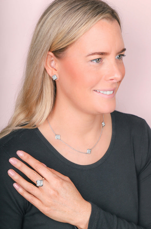 18ct White Gold White Mother of Pearl Bloom Four Leaf Clover Ring