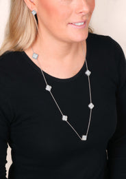 18ct Yellow Gold White Mother of Pearl Bloom Four Leaf Clover Ball Edge Necklace