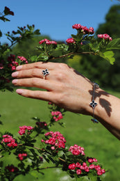 9ct White Gold Whitby Jet Bloom Flower Ball Edge Bracelet, B1272