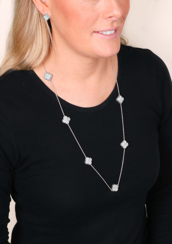 9ct Yellow Gold White Mother of Pearl Bloom Four Leaf Clover Ball Edge Necklace