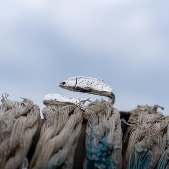 Sterling Silver Emma Stothard Silver Darling Slim Crossover Ring, R1235.